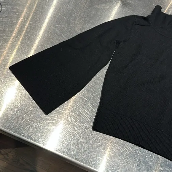 Lululemon sweater barely worn perfect condition size 4