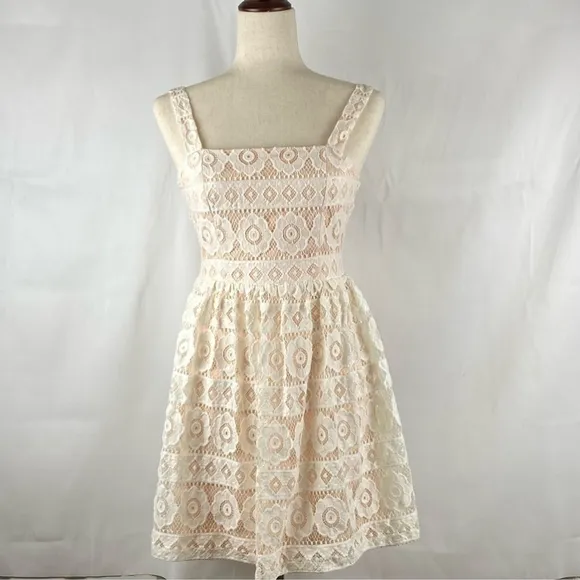 LULU'S Off White Lace Dress Size Small
