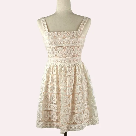 LULU'S Off White Lace Dress Size Small
