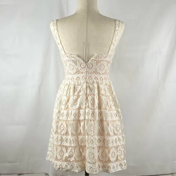 LULU'S Off White Lace Dress Size Small
