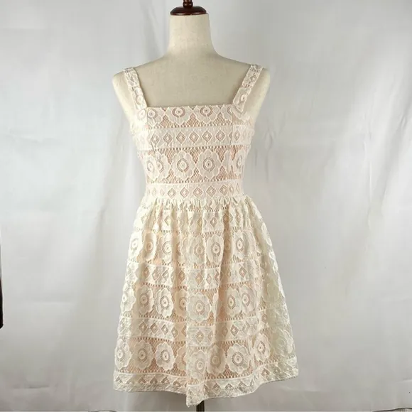 LULU'S Off White Lace Dress Size Small