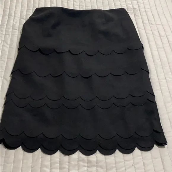 MAEVE ANTHRO Layered scallop black skirt size 6