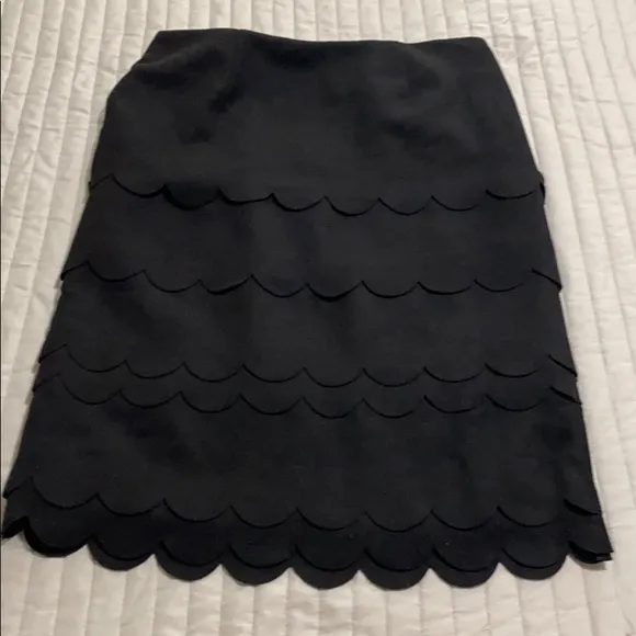 MAEVE ANTHRO Layered scallop black skirt size 6