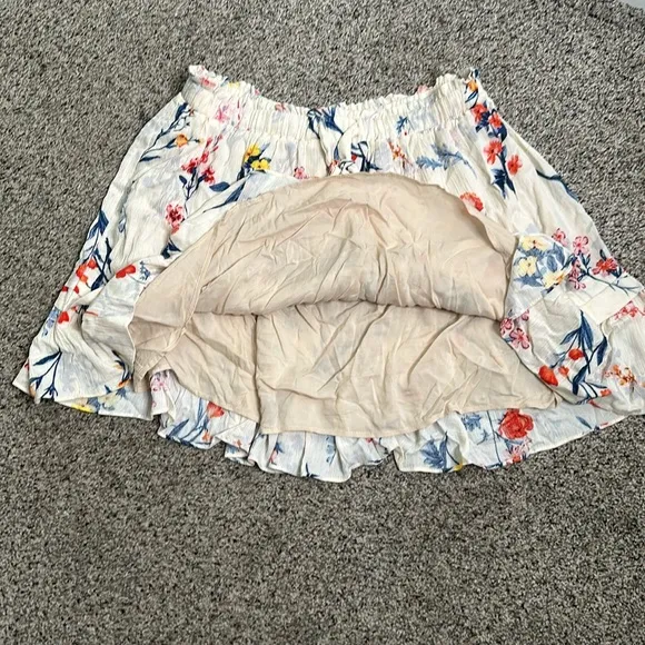 Miss me beige ivory floral mini skirt size large