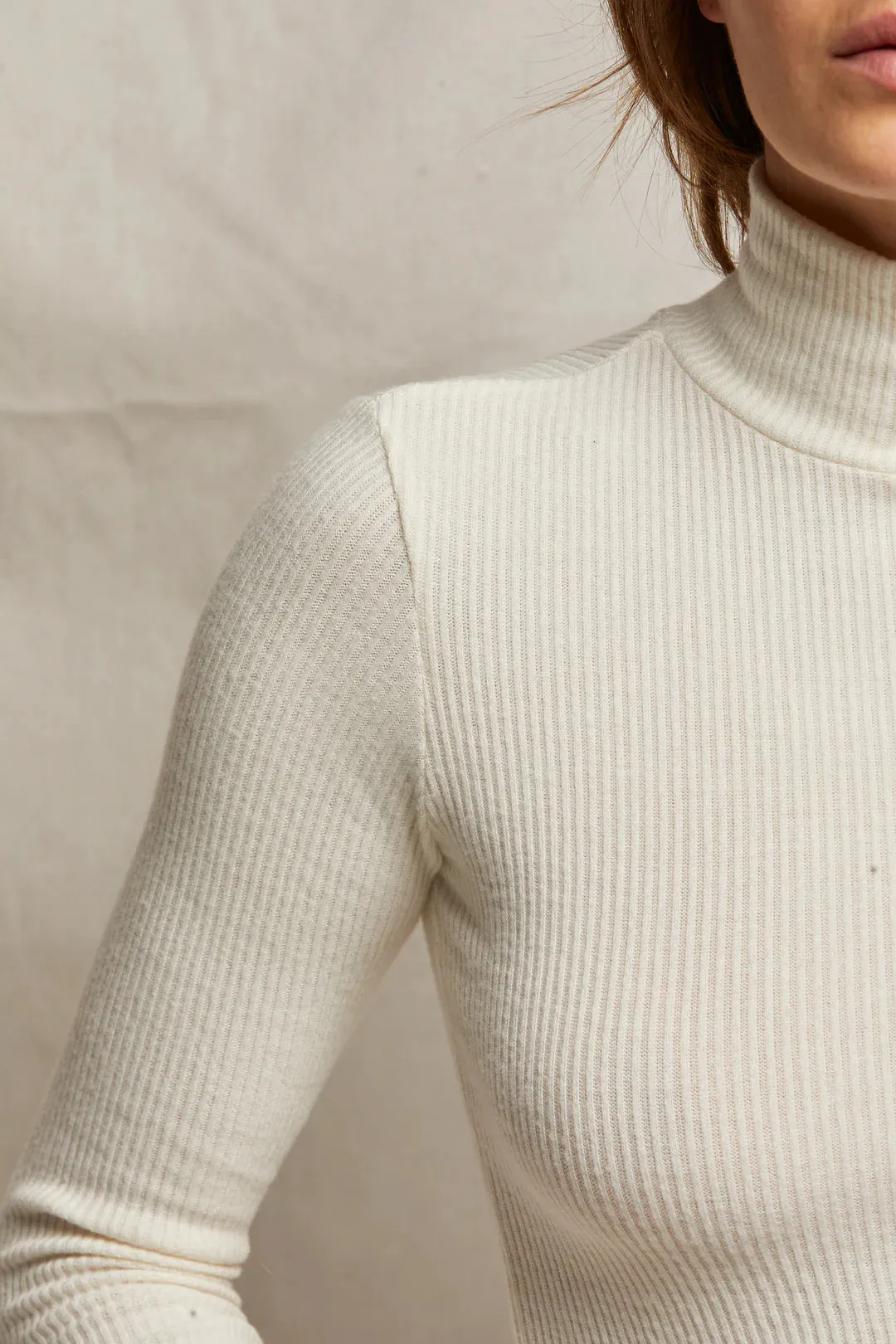 Noelle Sweater Turtleneck in Sugar | Perfect White TEe