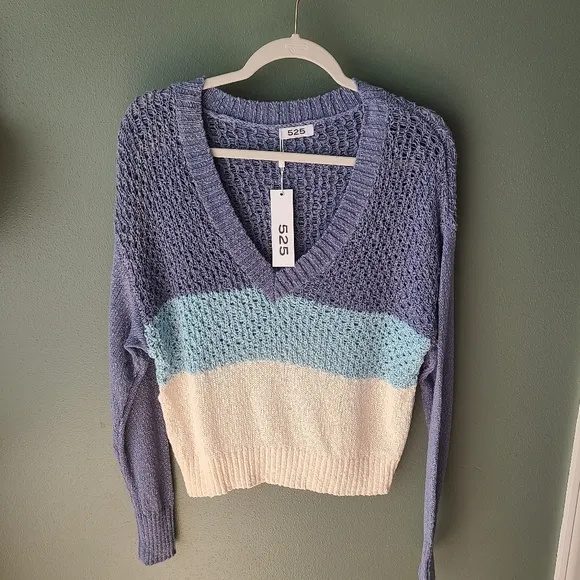 NWT 525 Popcorn V-Neck Pullover
