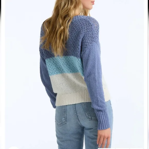 NWT 525 Popcorn V-Neck Pullover