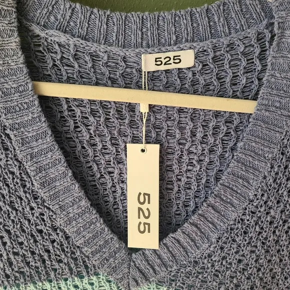 NWT 525 Popcorn V-Neck Pullover