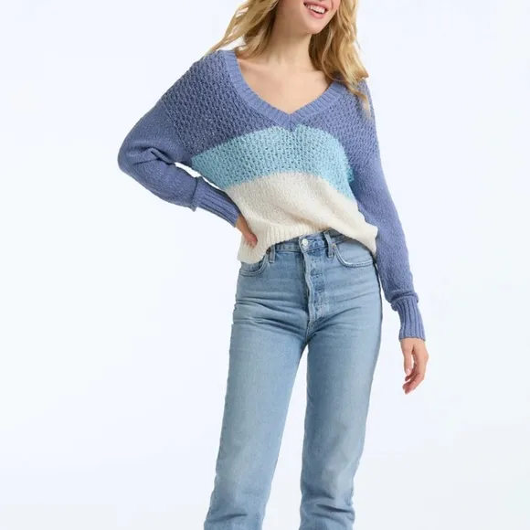 NWT 525 Popcorn V-Neck Pullover