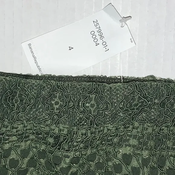 NWT Banana Republic Olive Green Lace Pencil Skirt - Size 4