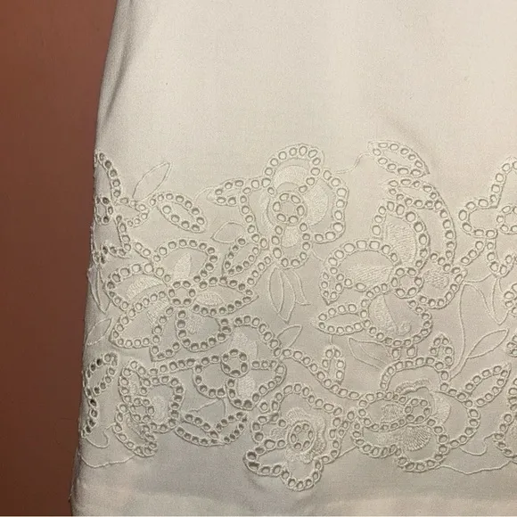 NWT Club Monaco Women's Embroidered Eyelet Mini Skirt Sz 0- As Is