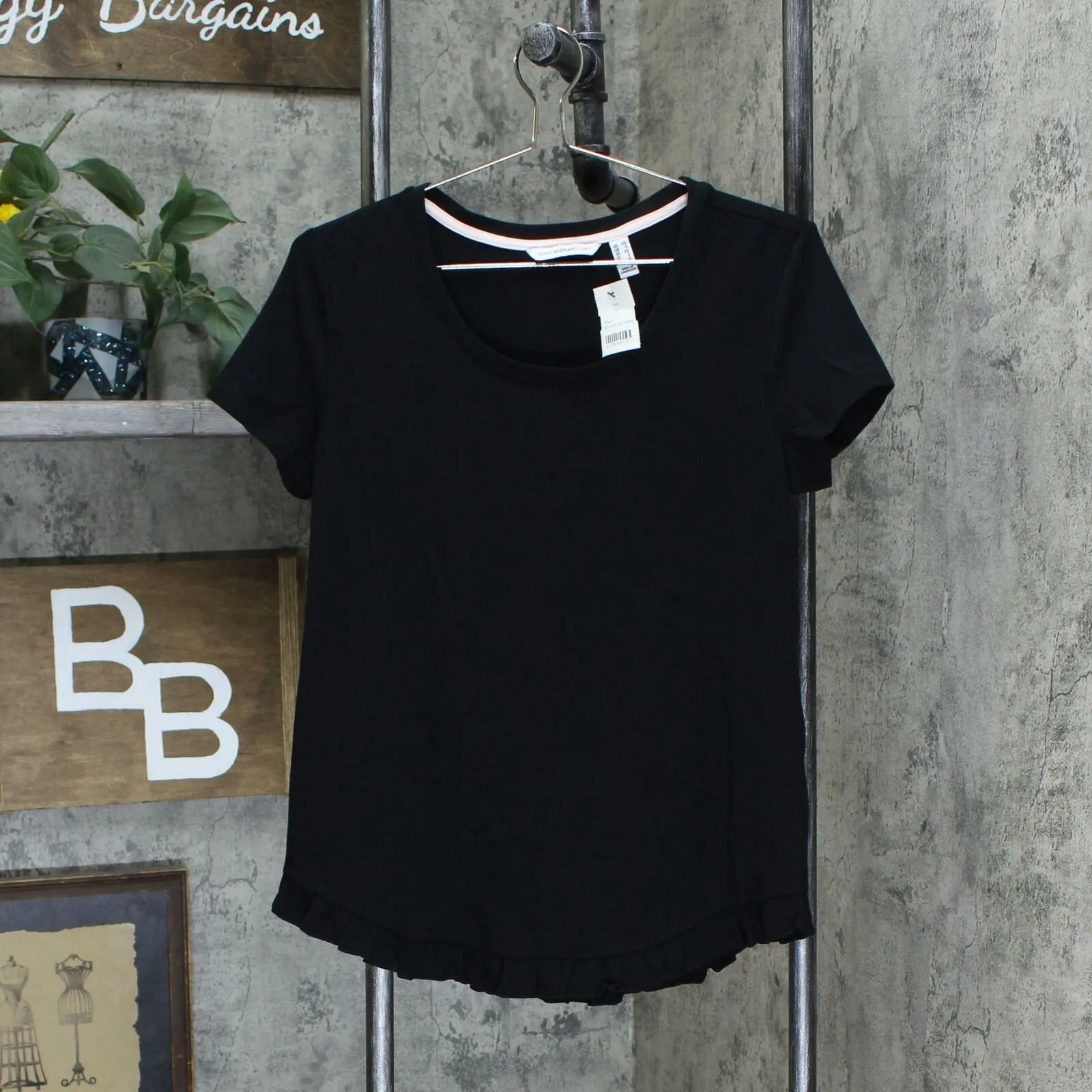 NWT Isaac Mizrahi Live! Scoop Neck Curved Ruffle Hem Knit Top. A378050-Reg M
