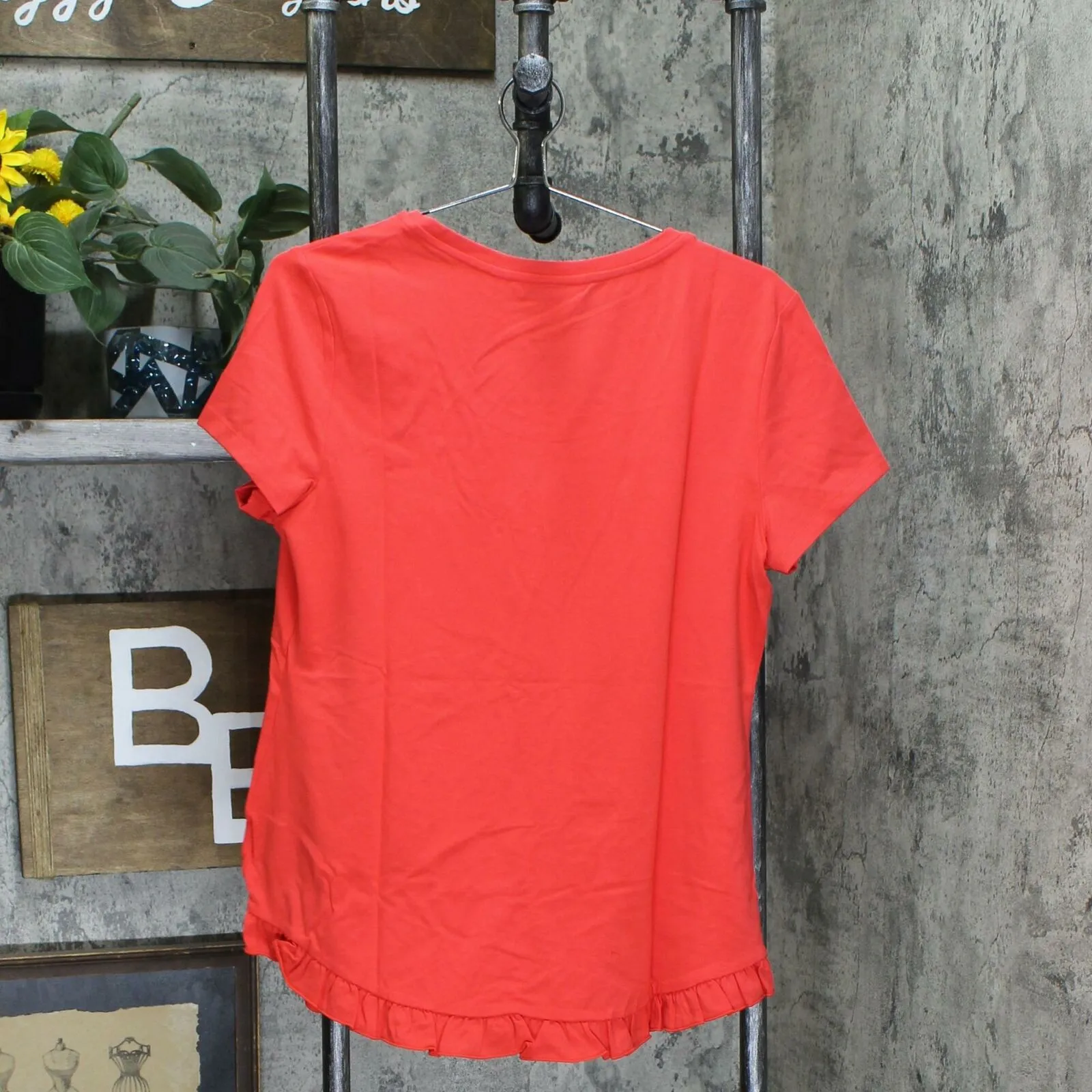 NWT Isaac Mizrahi Live! Scoop Neck Curved Ruffle Hem Knit Top. A378050-Reg M