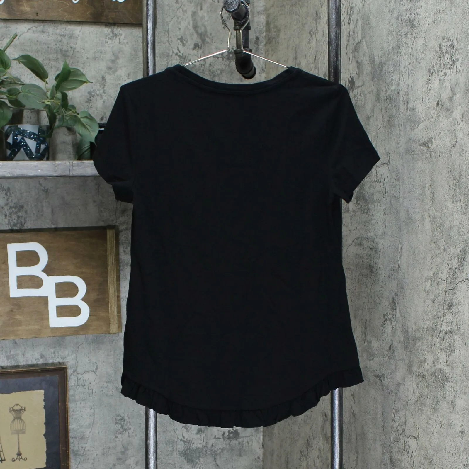 NWT Isaac Mizrahi Live! Scoop Neck Curved Ruffle Hem Knit Top. A378050-Reg M