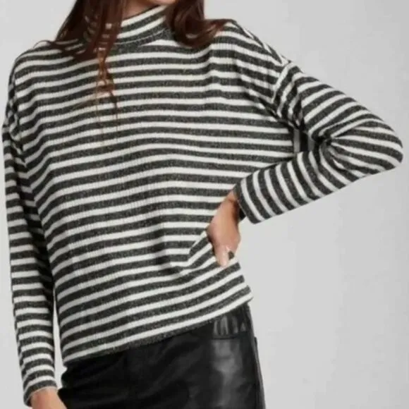 NWT Sanctuary Size Medium White Silver Stripe Relaxed-Fit Turtleneck Sweater