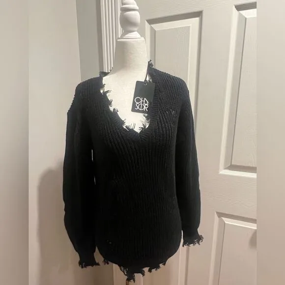 NWT women's size small chaser distressed v neck sweater black