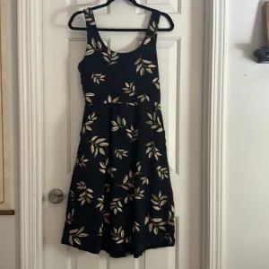 Pact Organic Fit and Flare Shorty Midi Dress Golden Hour Leaves Size Medium