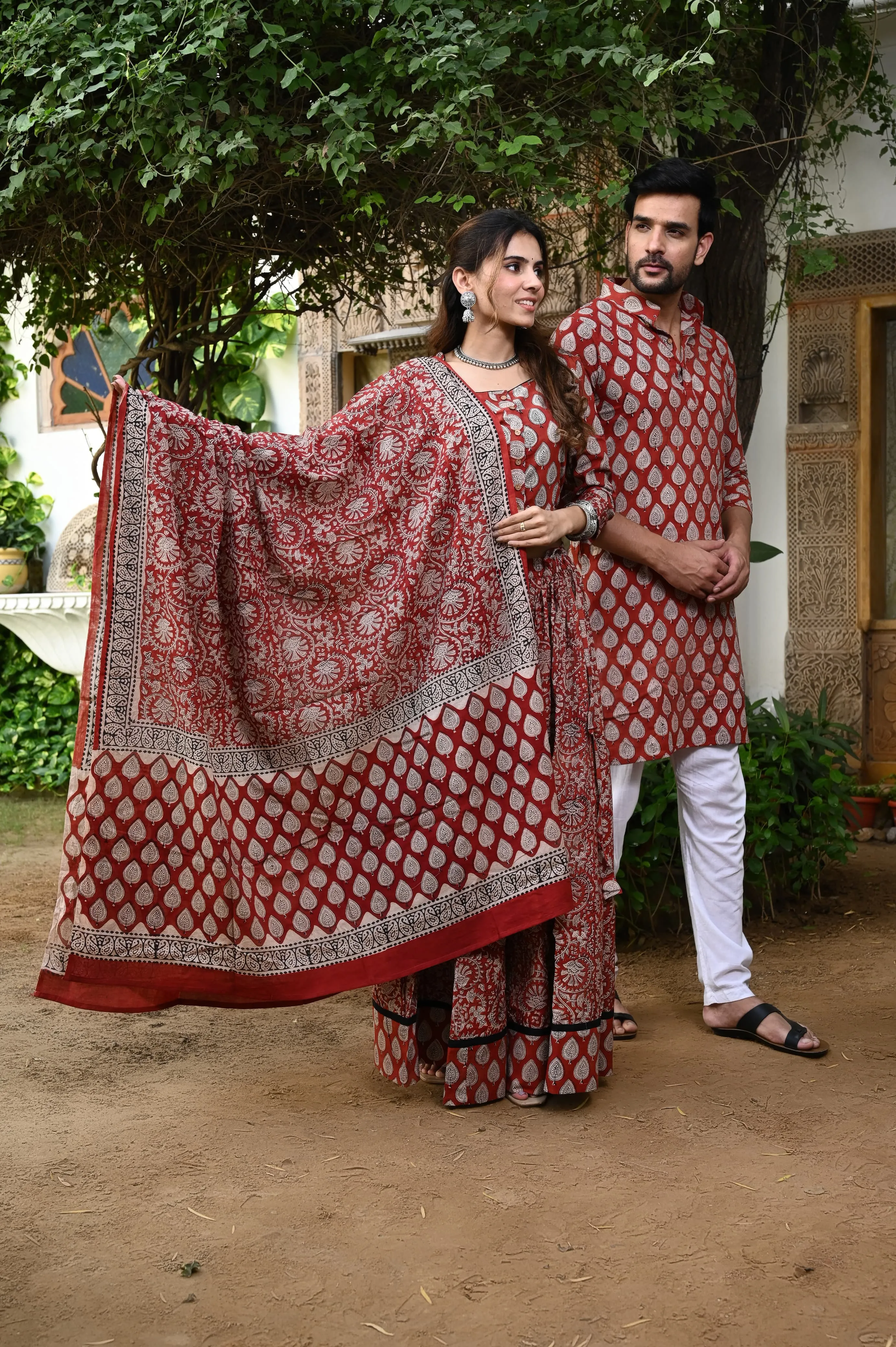 Red Color Twinning Couple Set In Flora