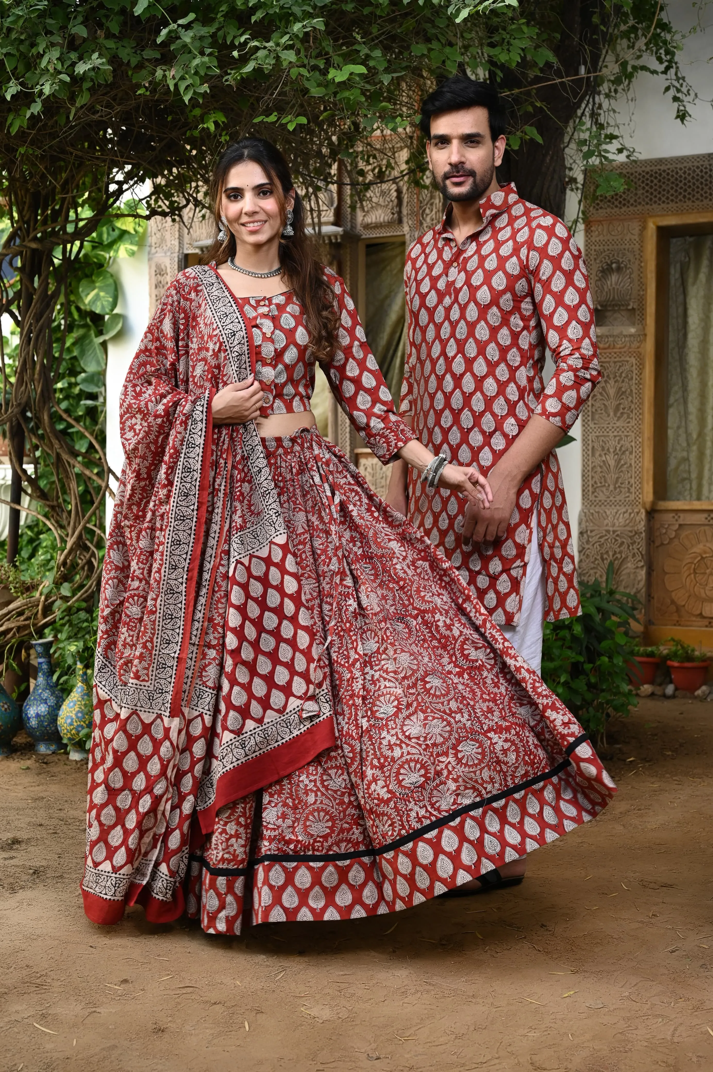 Red Color Twinning Couple Set In Flora