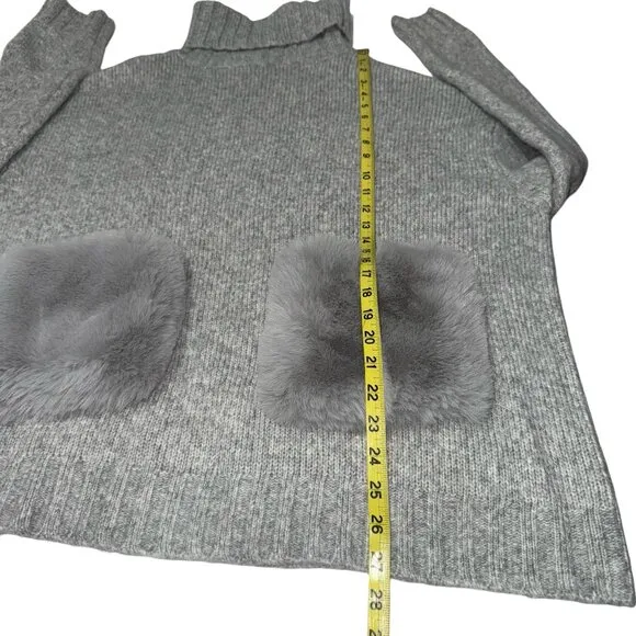 Saks Fifth Avenue Grey Wool/ Alpaca Turtleneck W/ Faux Fur Pockets Sweater Sz L
