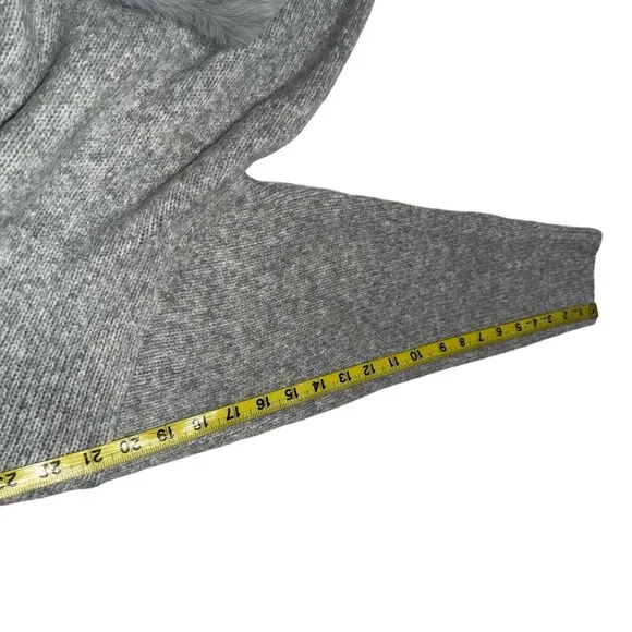 Saks Fifth Avenue Grey Wool/ Alpaca Turtleneck W/ Faux Fur Pockets Sweater Sz L