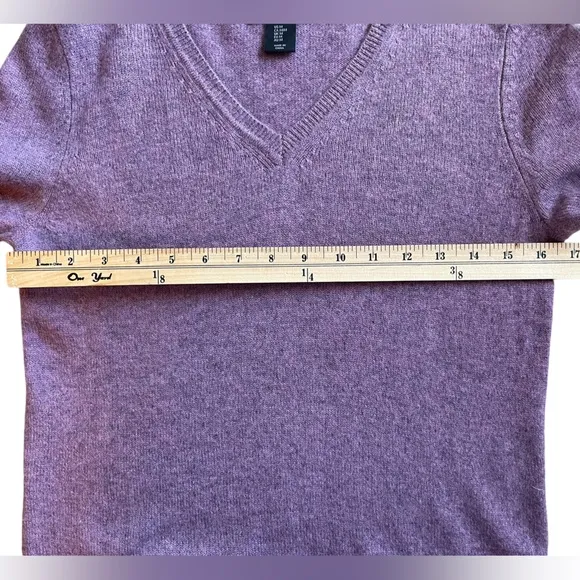 TAHARI 100% Cashmere Light Purple/Gray Heather V-Neck Sweater- Size Medium