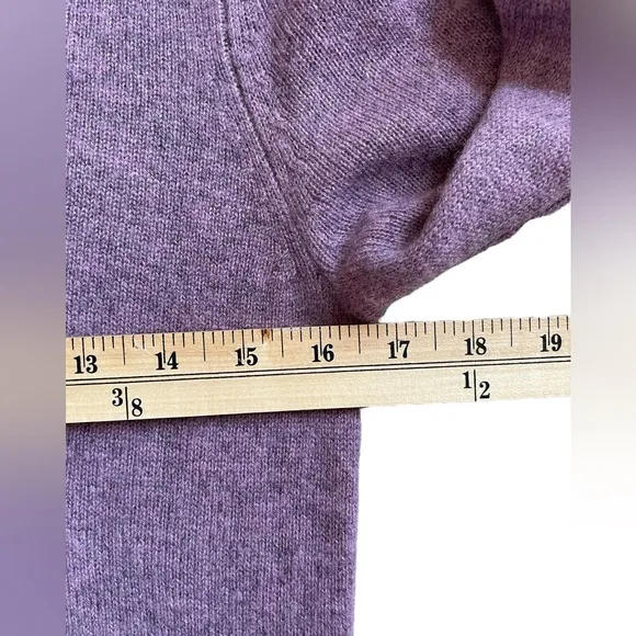 TAHARI 100% Cashmere Light Purple/Gray Heather V-Neck Sweater- Size Medium