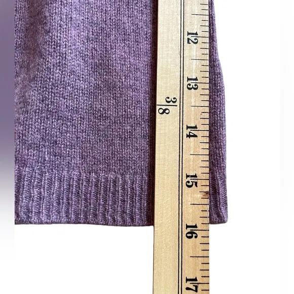 TAHARI 100% Cashmere Light Purple/Gray Heather V-Neck Sweater- Size Medium