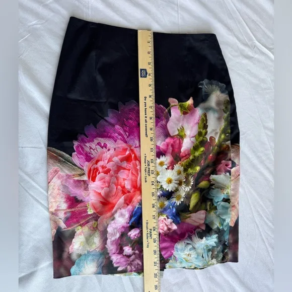 Ted Baker London Beautiful Focus Bouquet Floral Pencil Skirt US 6 Cotton Luxury