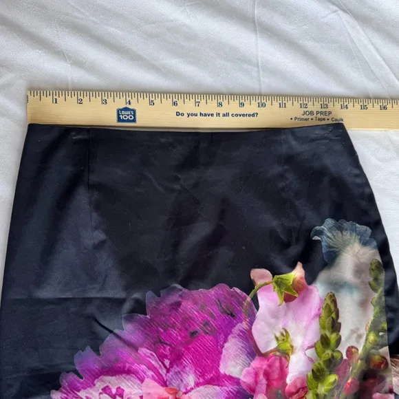 Ted Baker London Beautiful Focus Bouquet Floral Pencil Skirt US 6 Cotton Luxury