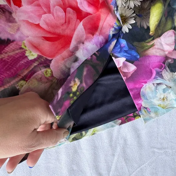 Ted Baker London Beautiful Focus Bouquet Floral Pencil Skirt US 6 Cotton Luxury