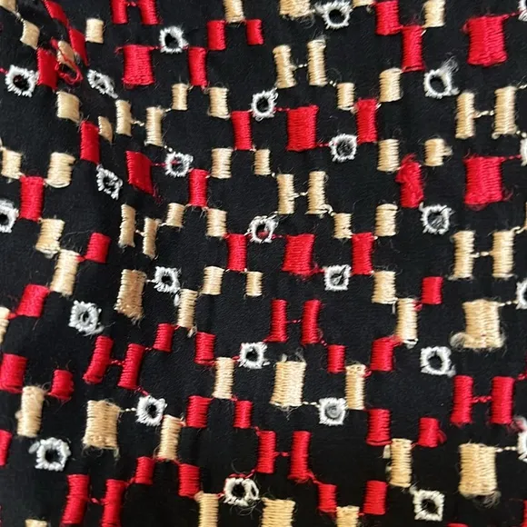 TOCCA size 4 knee length embroidered pencil skirt in excellent condition