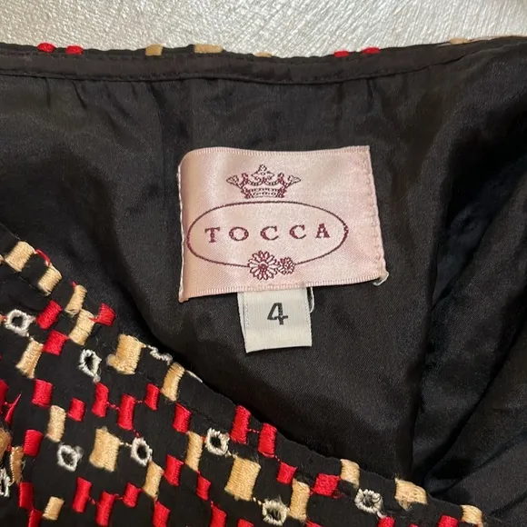 TOCCA size 4 knee length embroidered pencil skirt in excellent condition