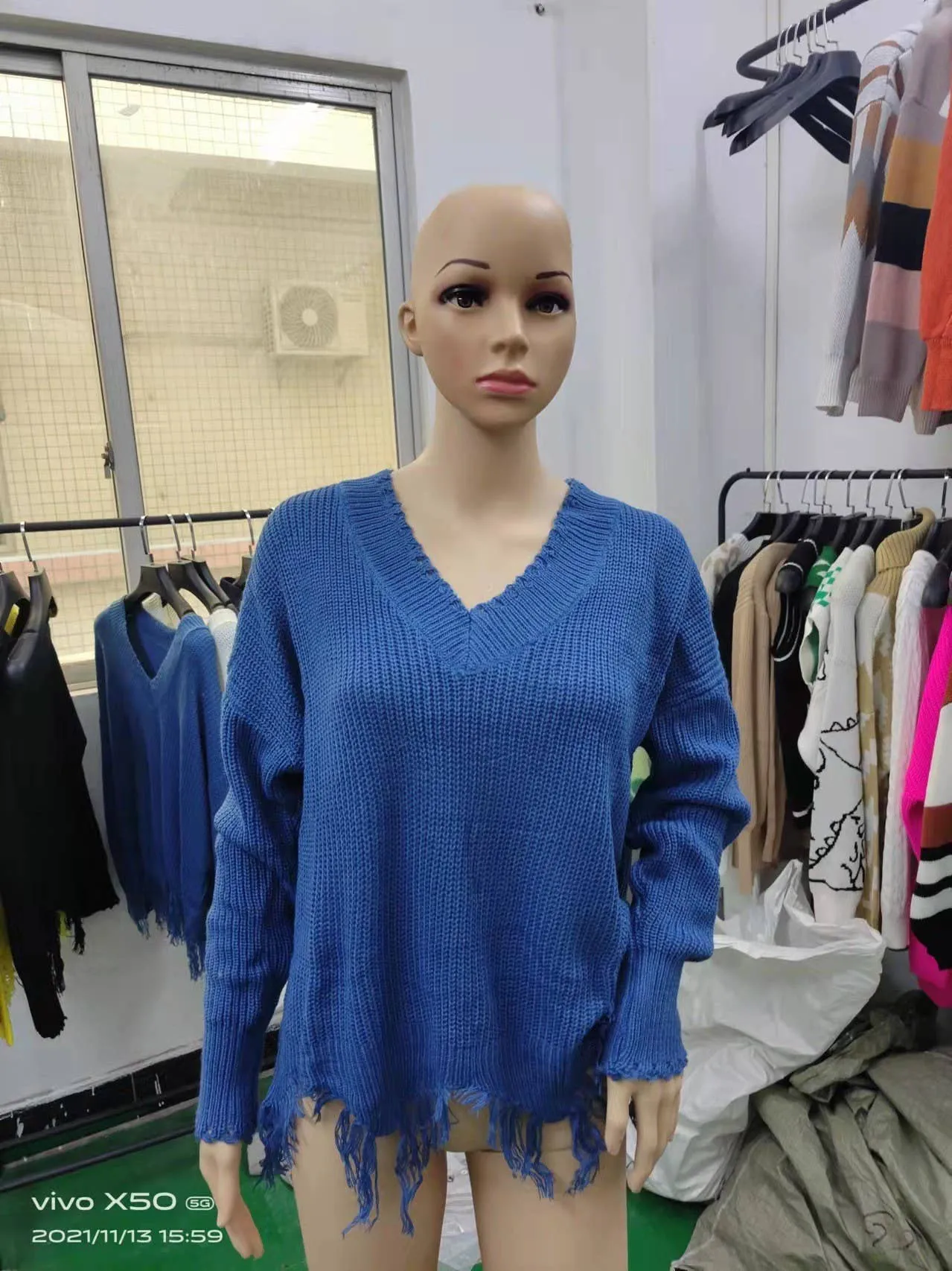 V-neck fringed hem knit top Sweater