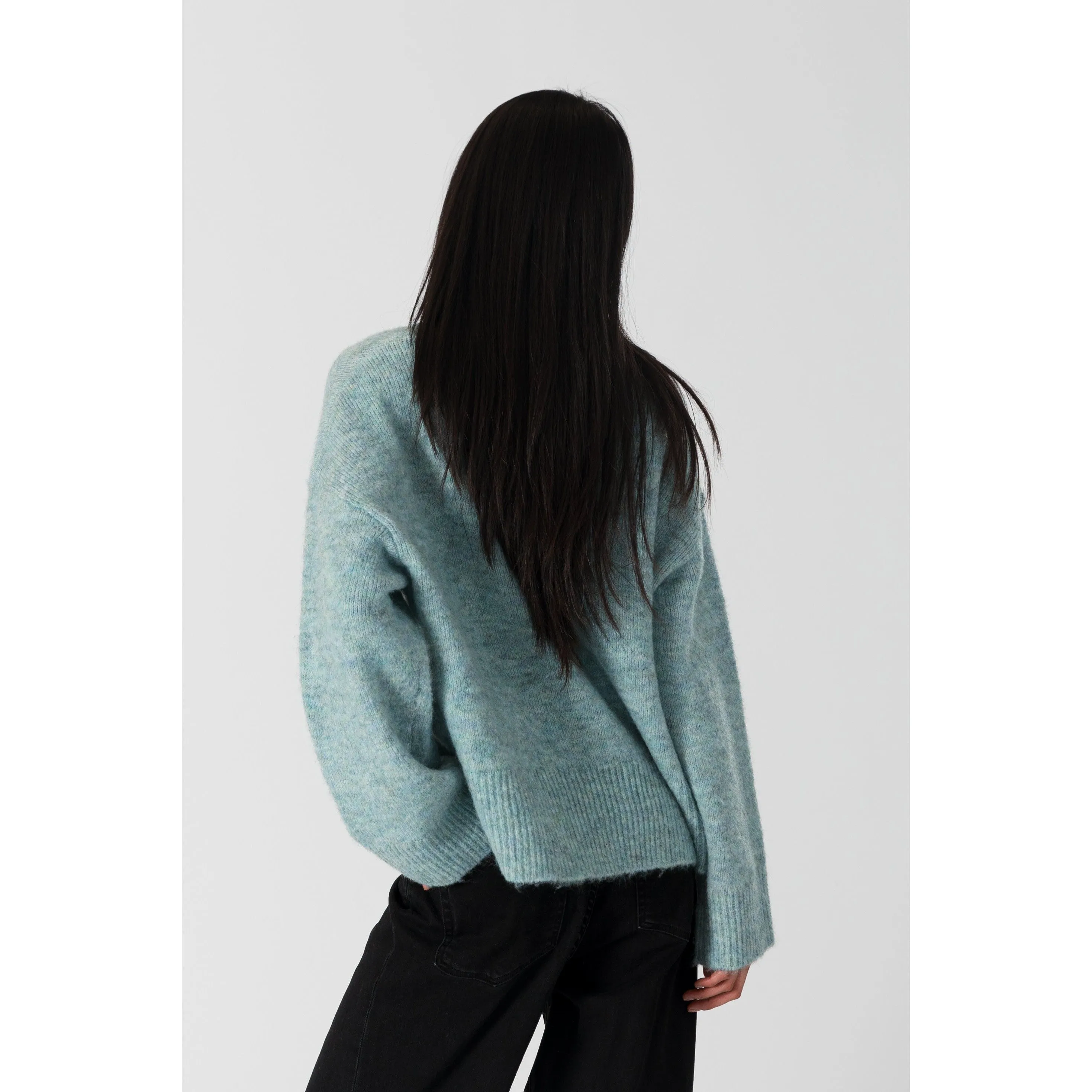 V-NECK SWEATER