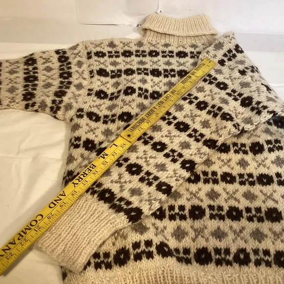 Vintage Women’s Alpine Ski Turtleneck Sweater size medium
