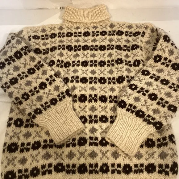 Vintage Women’s Alpine Ski Turtleneck Sweater size medium