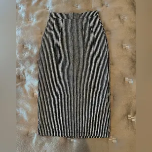 Vixen by Micheline Pitt black and white striped pencil skirt, EUC