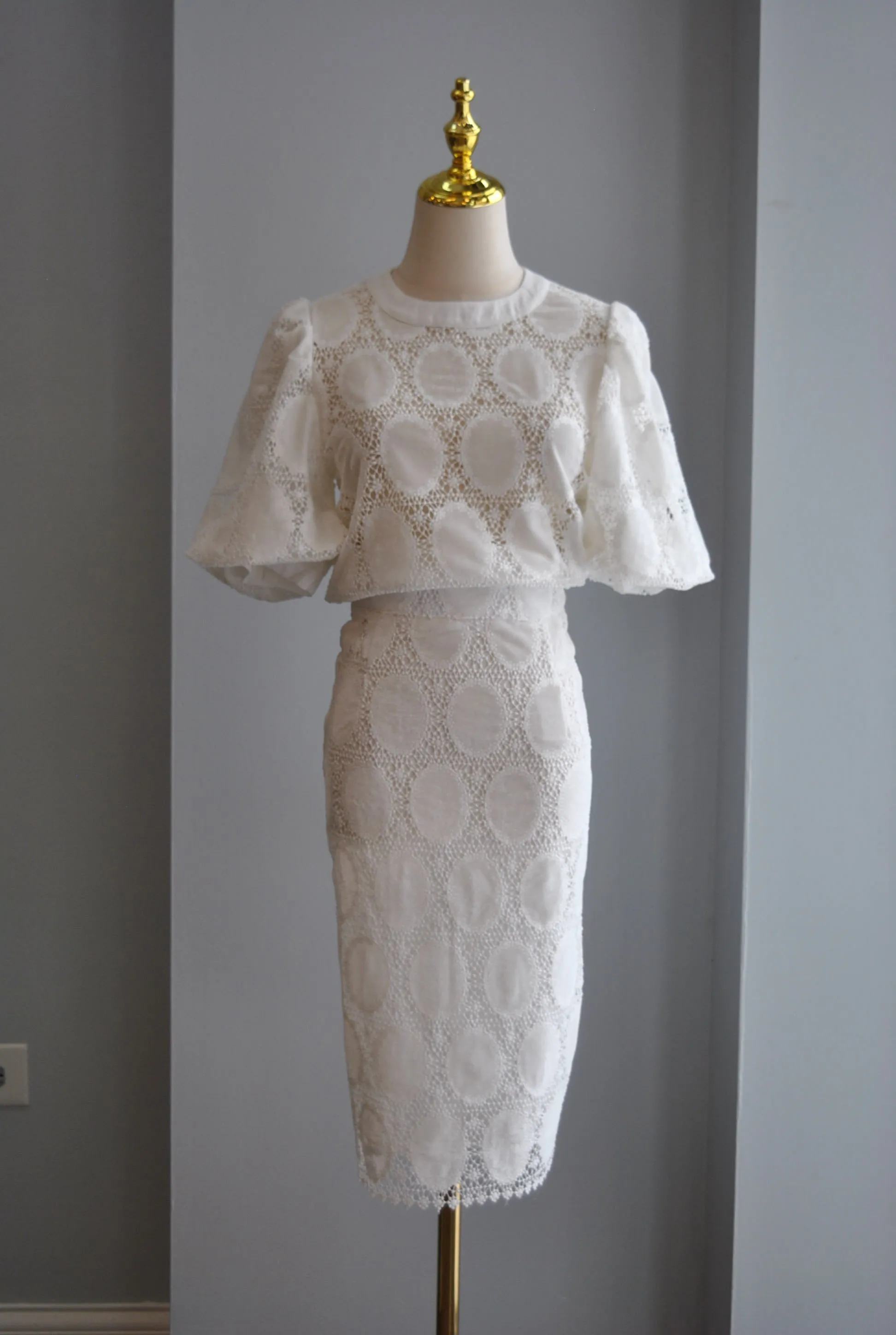 WHITE LACE AND VELVET SET