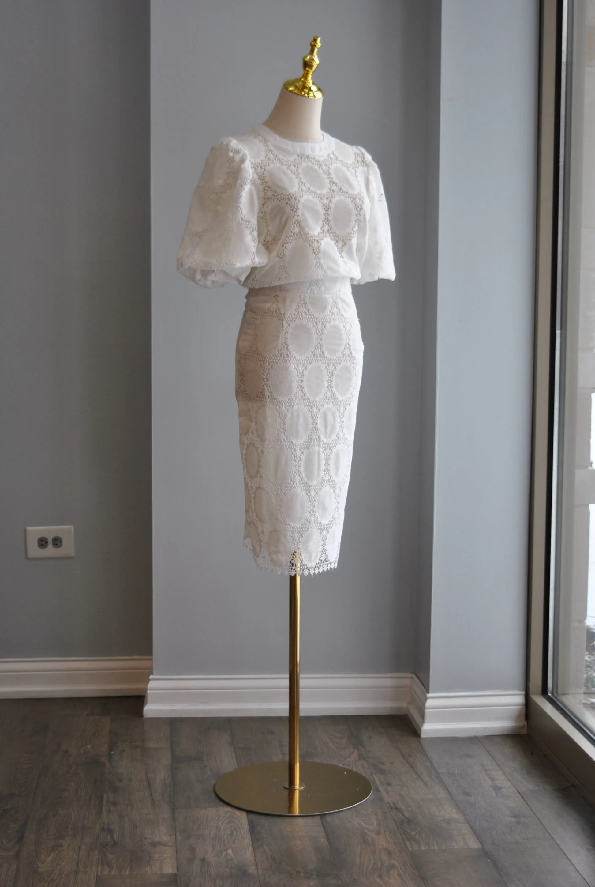 WHITE LACE AND VELVET SET