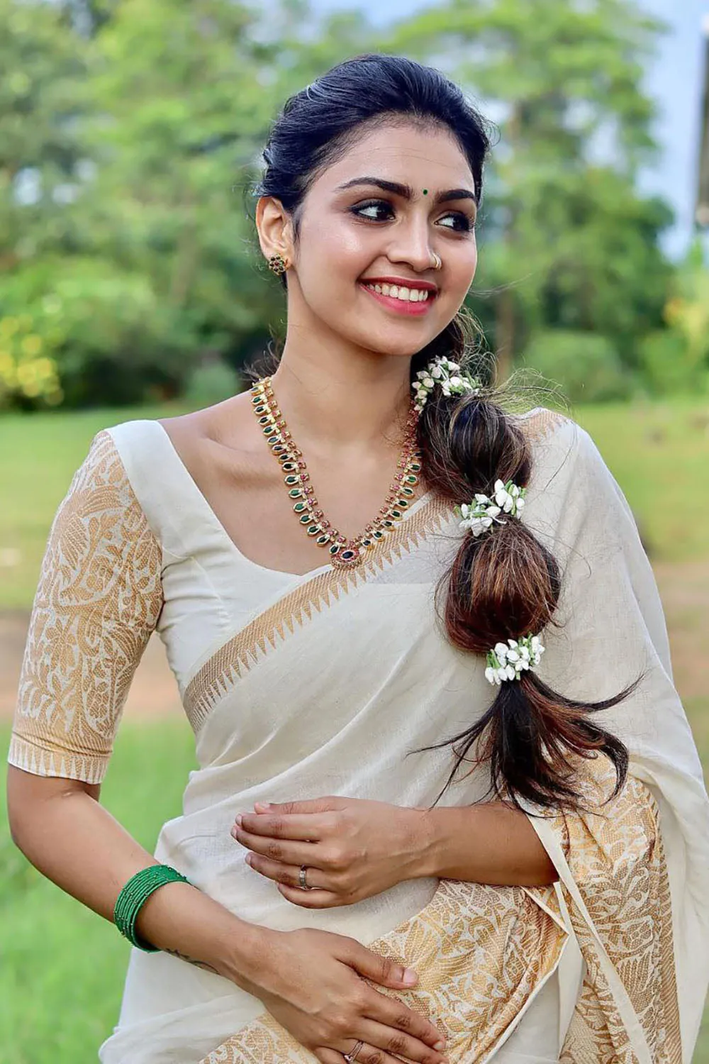 White Silk Saree With Zari Weaving Work