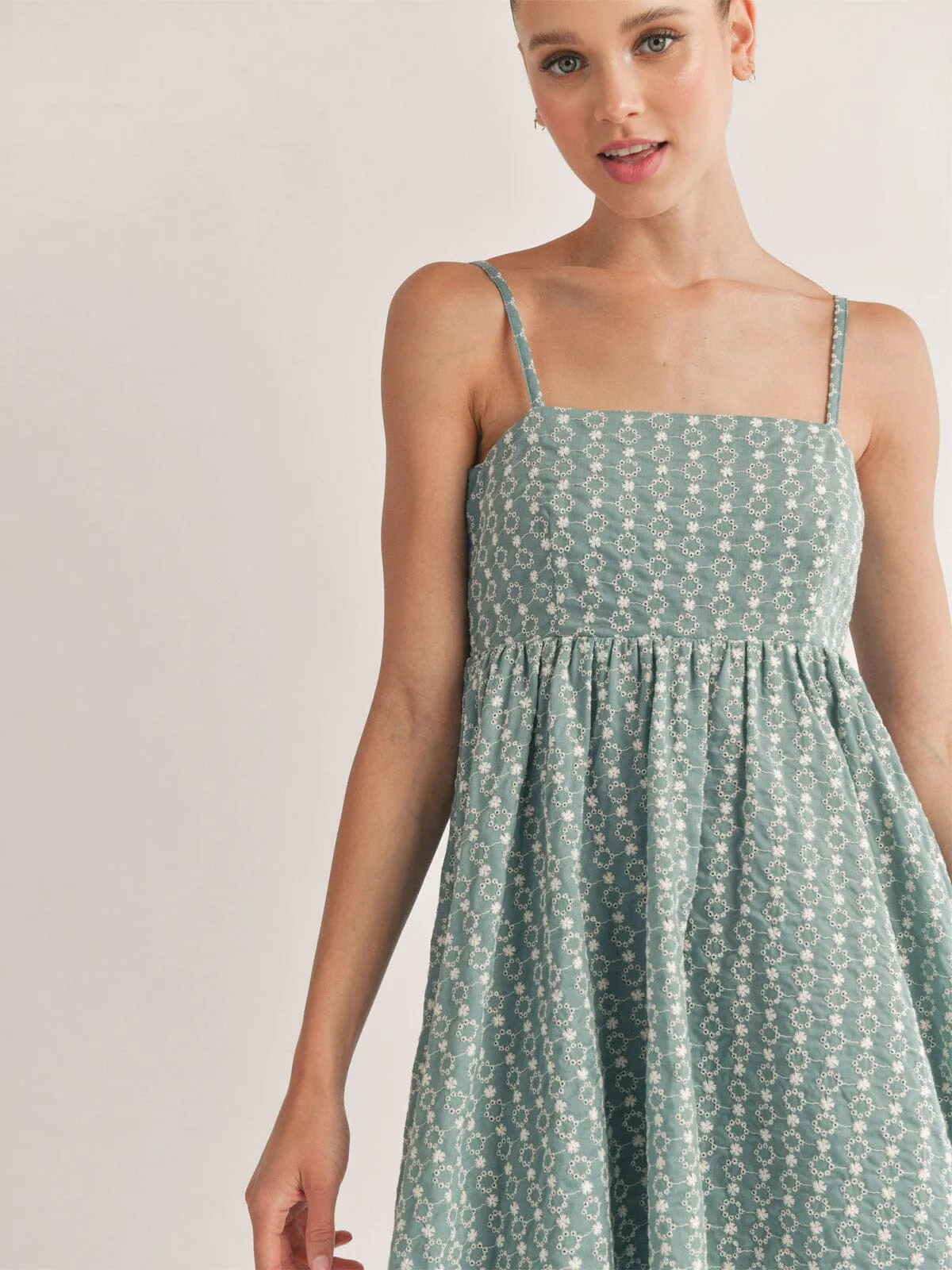 WOMEN'S SLEEVELESS FIT & FLARE EMBROIDERY MINI DRESS