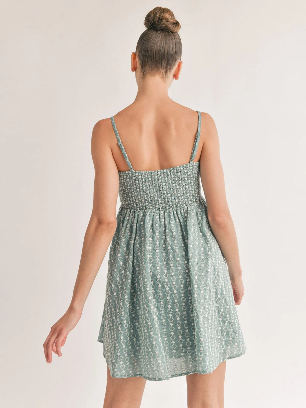 WOMEN'S SLEEVELESS FIT & FLARE EMBROIDERY MINI DRESS