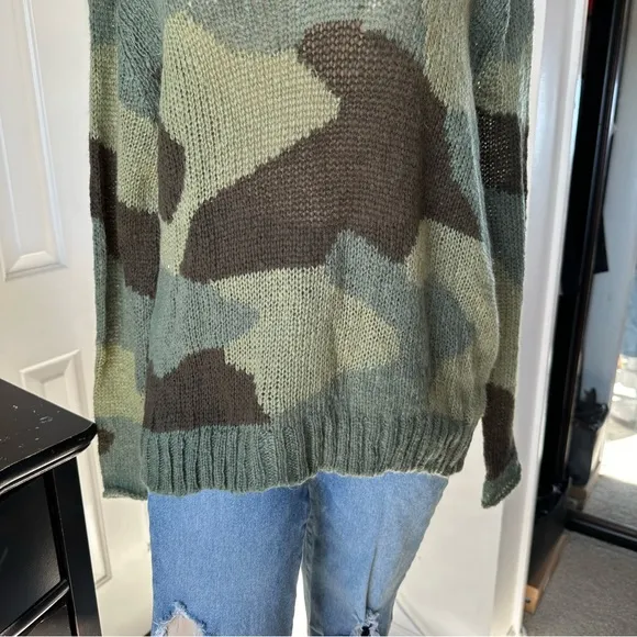 WOODEN SHIPS CAMOUFLAGE V NECK LIGHTWEIGHT SWEATER