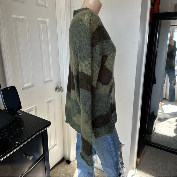 WOODEN SHIPS CAMOUFLAGE V NECK LIGHTWEIGHT SWEATER
