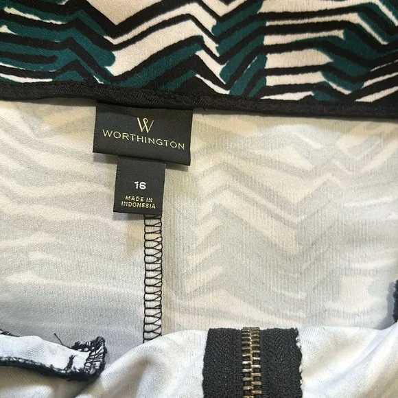 Worthington || Tropical Zipper Pull Pencil Skirt