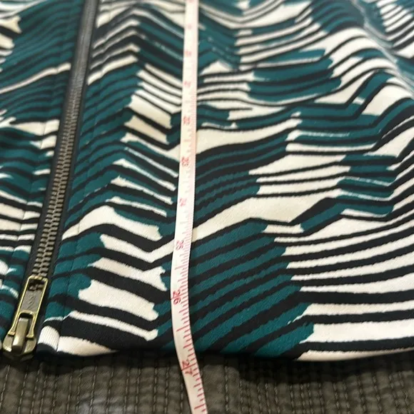 Worthington || Tropical Zipper Pull Pencil Skirt