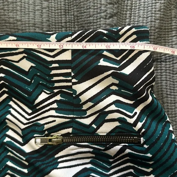 Worthington || Tropical Zipper Pull Pencil Skirt