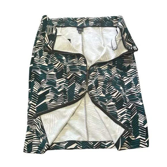 Worthington || Tropical Zipper Pull Pencil Skirt
