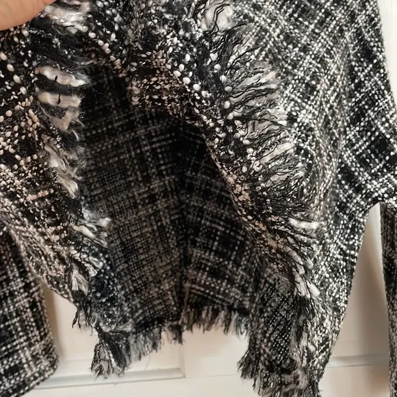 Zara Women's || Frayed Tweed Black Forest Sweater/Pullover/Poncho; Size Small